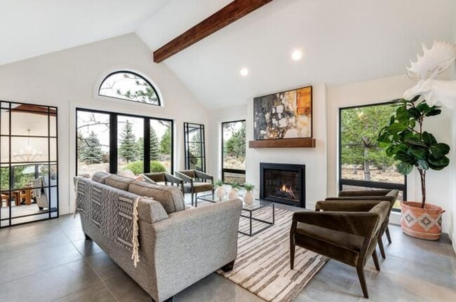 Foto del edificio - Beautiful Remodeled Home on Acreage!