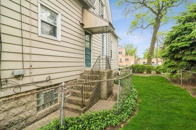 Building Photo - 3821 Park Ave