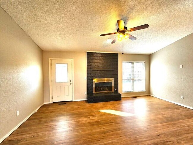 Foto del edificio - 3 Bed 2 Bath Home-Choctaw Trails Sec I Addition