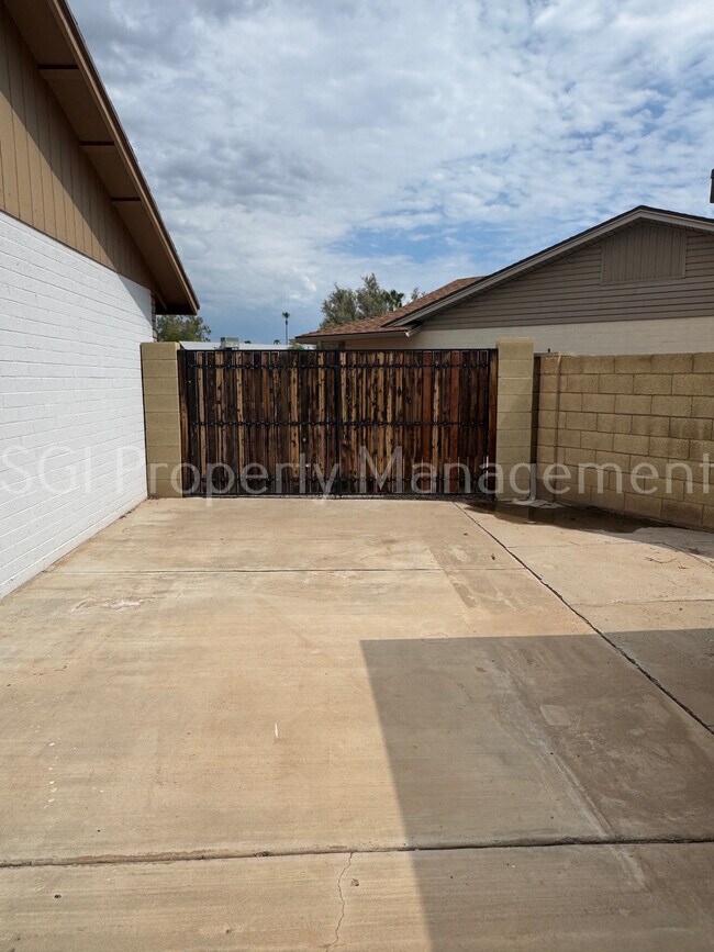 Foto del edificio - 7336 S Butte Ave