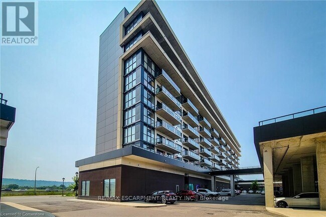 Photo du bâtiment - 560-560 N Service Rd