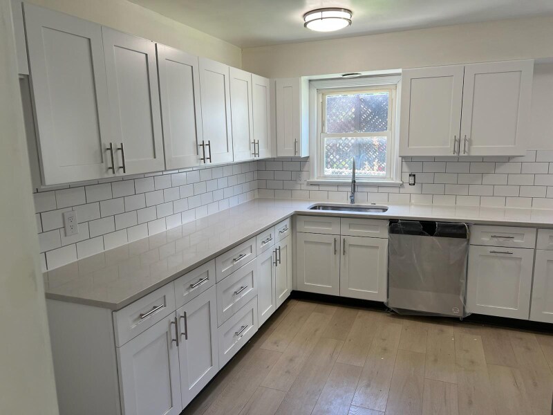 Primary Photo - 480 Bayridge Blvd