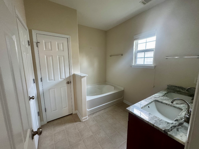 Foto del edificio - 168 Willow Point Cir
