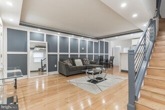 Building Photo - 1812 Woodbourne Ave