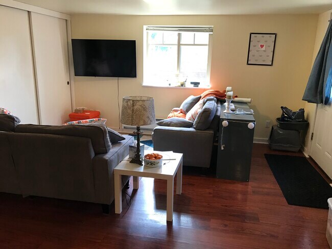 Living room - 4010 NE 115th St
