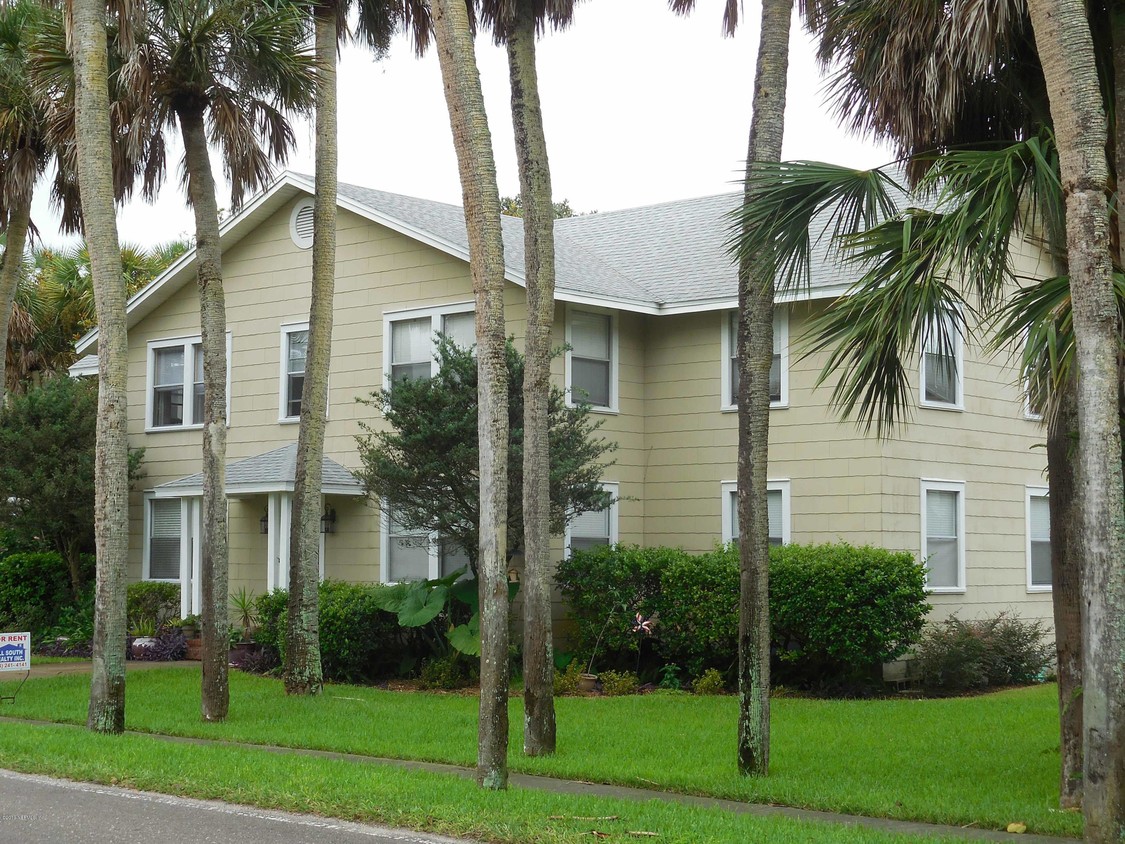 Primary Photo - 724 East Coast Dr