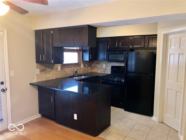 Building Photo - 496 E 10th St