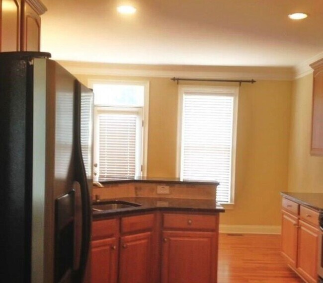 Building Photo - Beautiful Townhome in Peachtree City