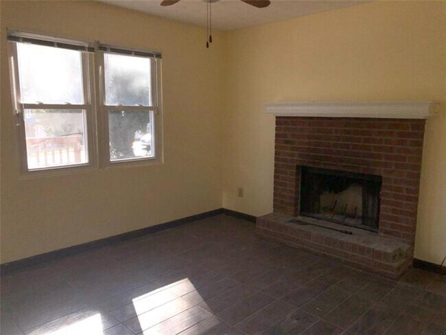 Building Photo - 3102 Del Monico Dr