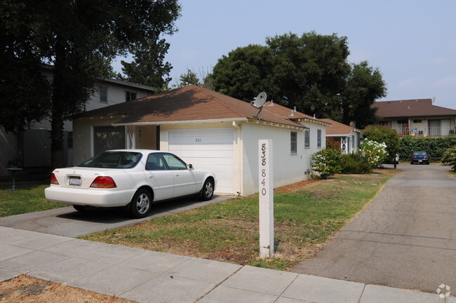 Building Photo - 840 Calderon Ave