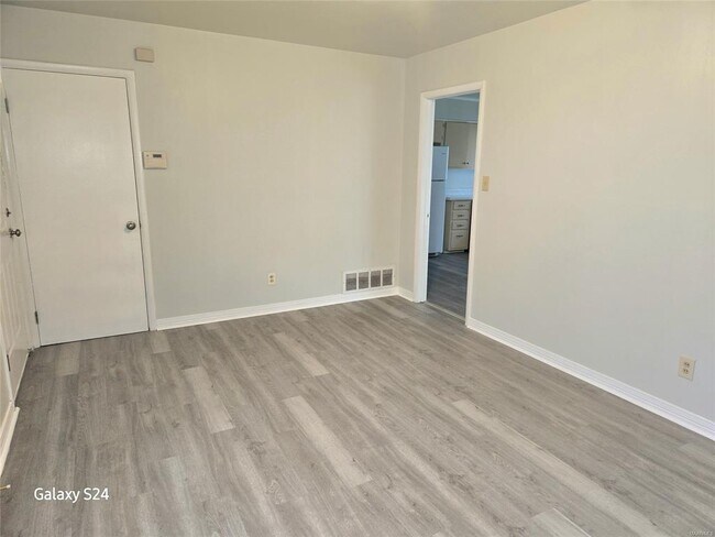 Building Photo - 4383 Amherst Dr