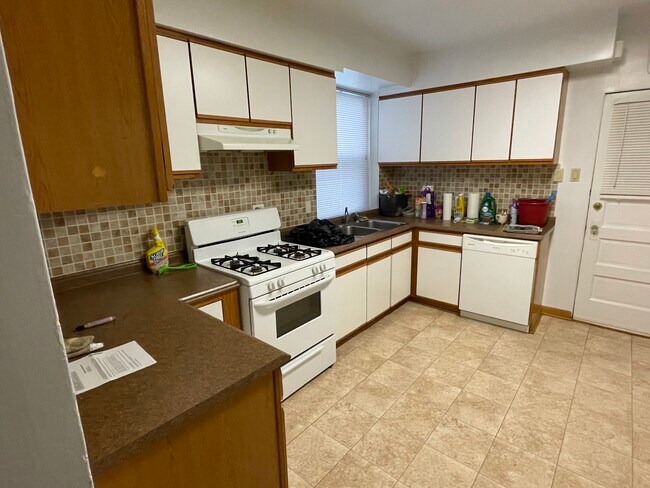 Foto del edificio - 8209 Knox Ave