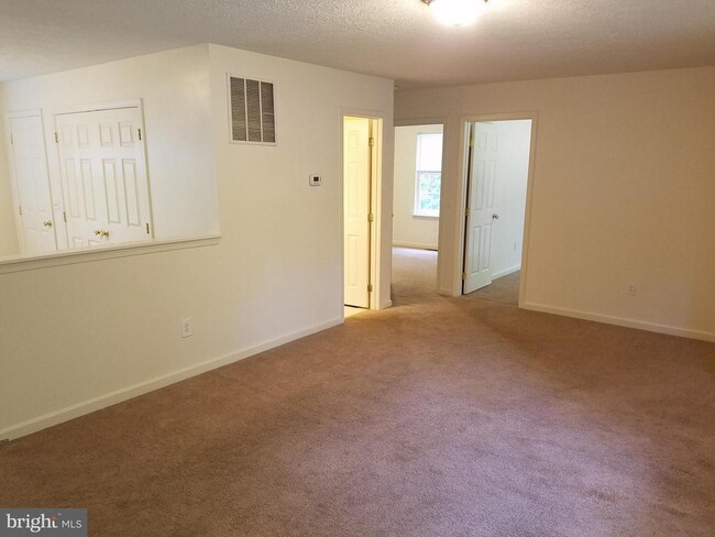 Building Photo - 37132 Mowry Ln