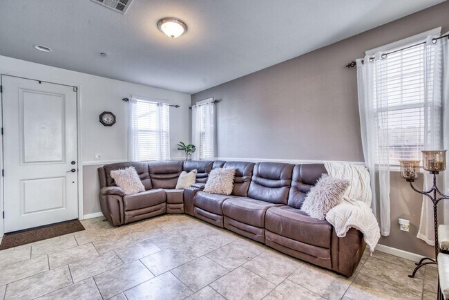 Foto del edificio - Beautiful 3/2.5 near Clovis East