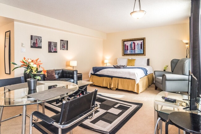 Building Photo - 218 Rue Sainte-Catherine E