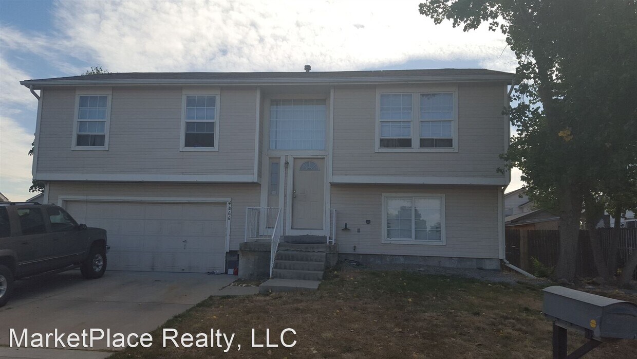 Primary Photo - 3 br, 2.5 bath House - 4866 Crown Blvd. De...