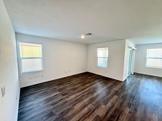 Building Photo - Modern 3BD/2BA Home Built in 2024 with Open Floor Plan, Granite Kitchen & 2-Car Garage in Twin Pa...