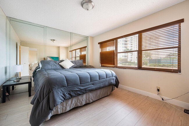 Foto del edificio - 5100 N Ocean Blvd