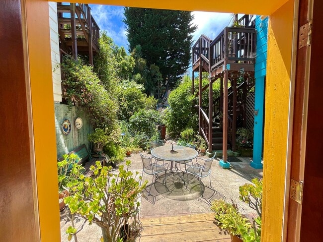 1BR/1BA Garden Apartment! Laundry! Storage... - 1BR/1BA Garden Apartment! Laundry! Storage...