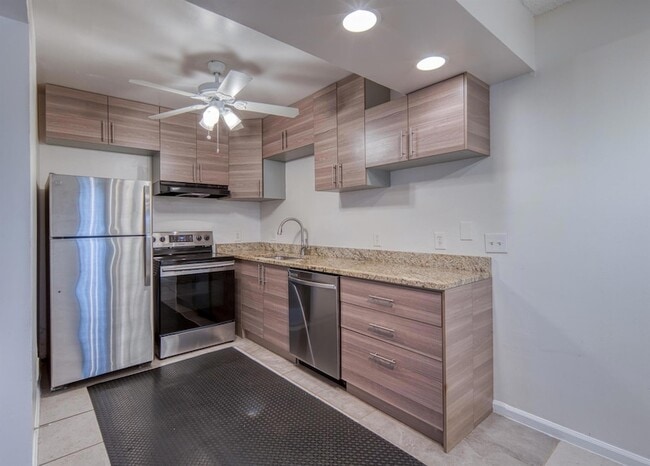 Photo - 809 N Federal Hwy Apartment