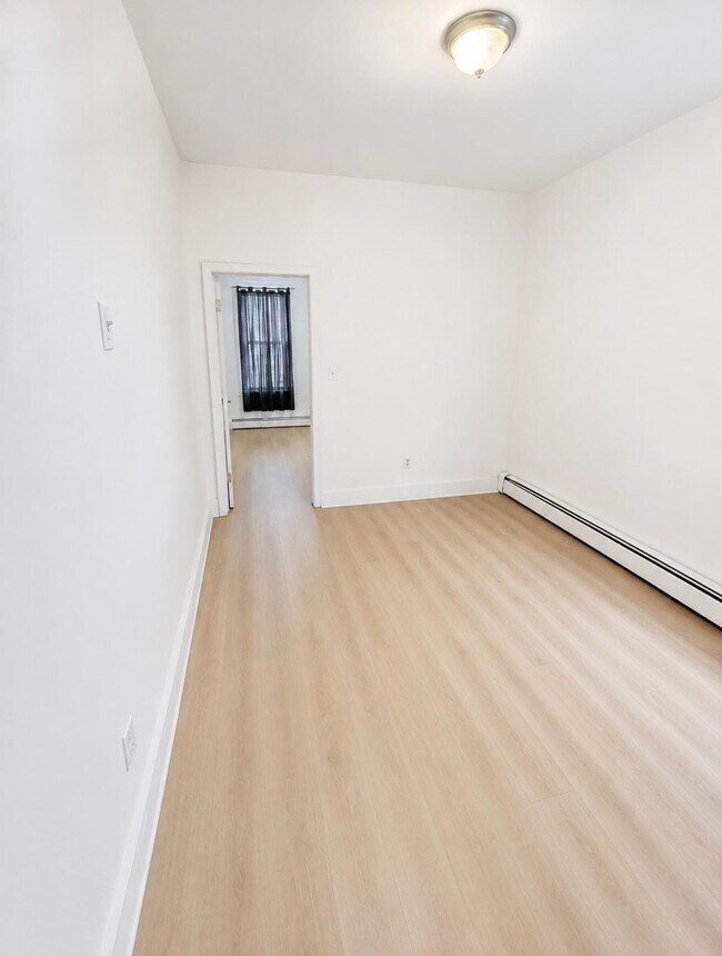 Building Photo - 406 WOODLAWN Ave