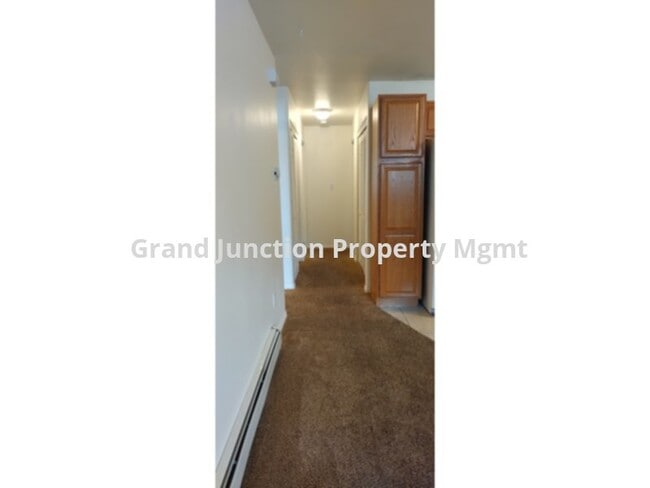 Foto del edificio - New Paint &amp; New Carpet!