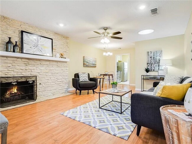 Building Photo - 8804 Westover Club Dr