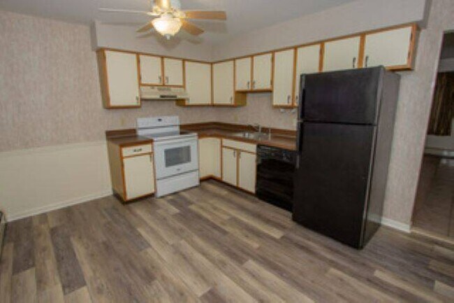 Foto del edificio - 32 Riverview Dr