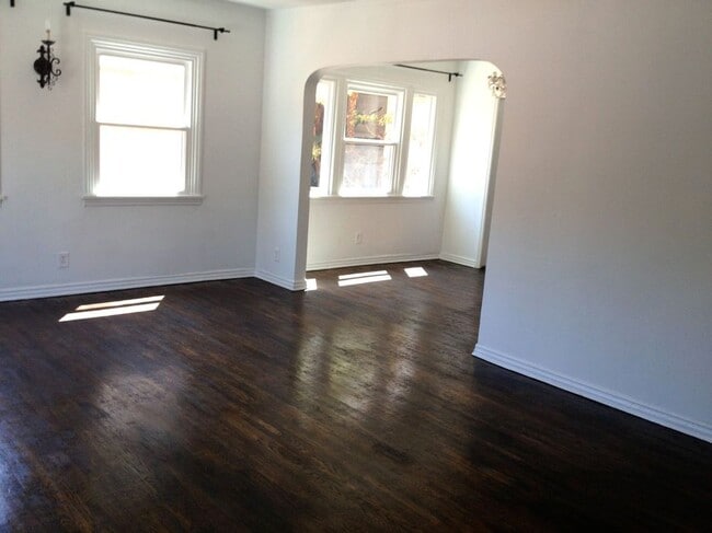 Building Photo - 1629 Rendall Pl
