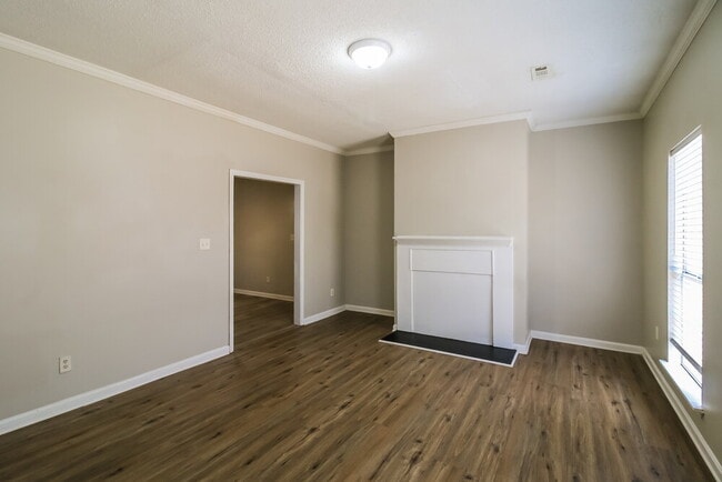 Foto del edificio - 120 Mann Blvd