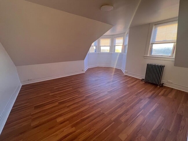 Building Photo - 974 Plymouth Ave