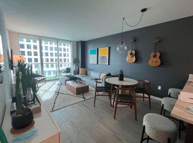 Living room - 500 Brickell Ave