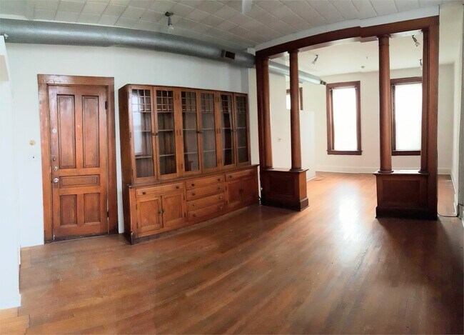 Building Photo - 1915 S Halsted St