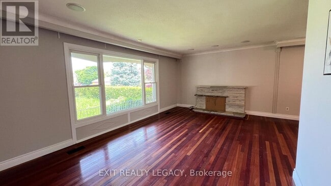 Building Photo - 89 Bond Crescent