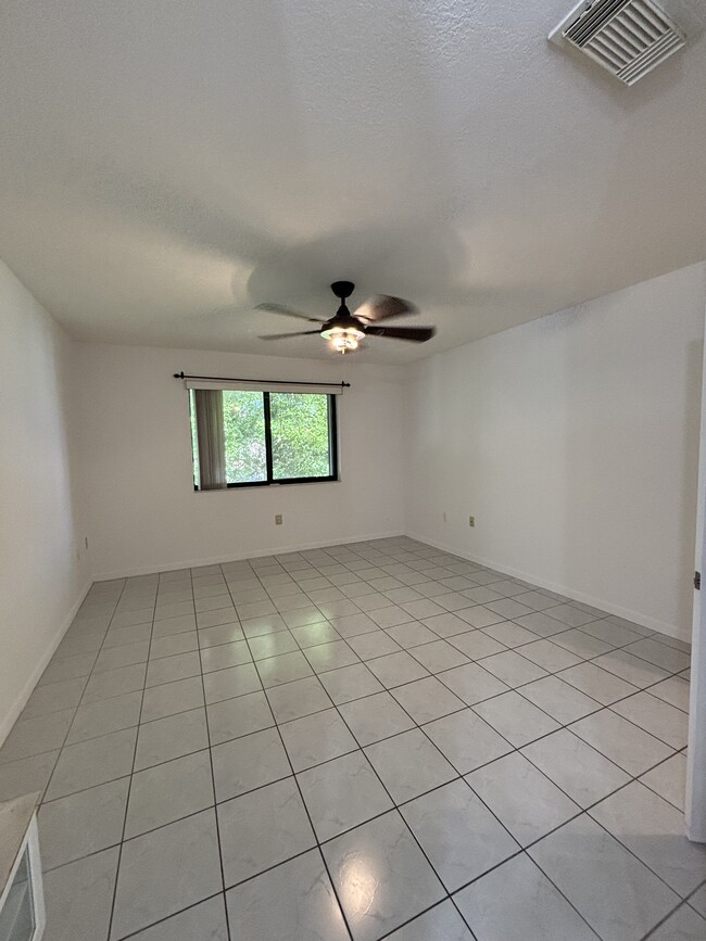 Master bedroom - 9688 SW 138th Ave