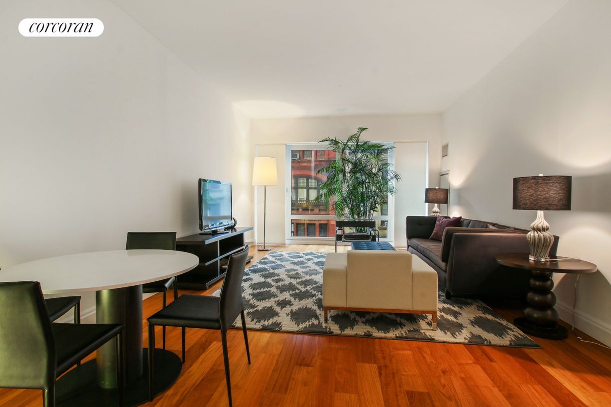 Foto principal - 33 W 56th St