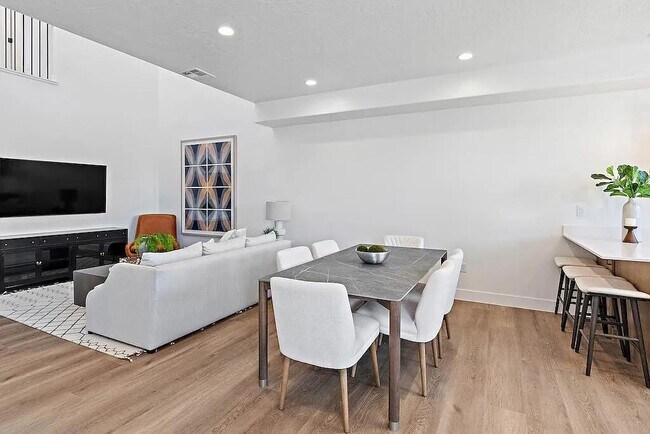 Foto del edificio - 1061 W Albertine Ln