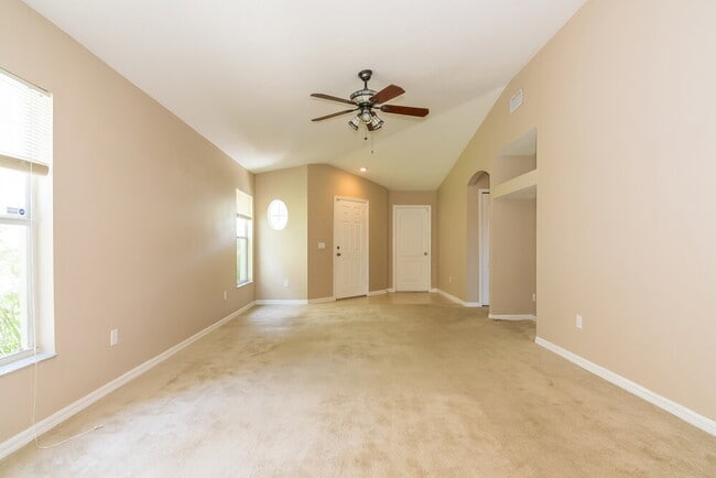 Building Photo - 1120 Lake Shore Ranch Dr