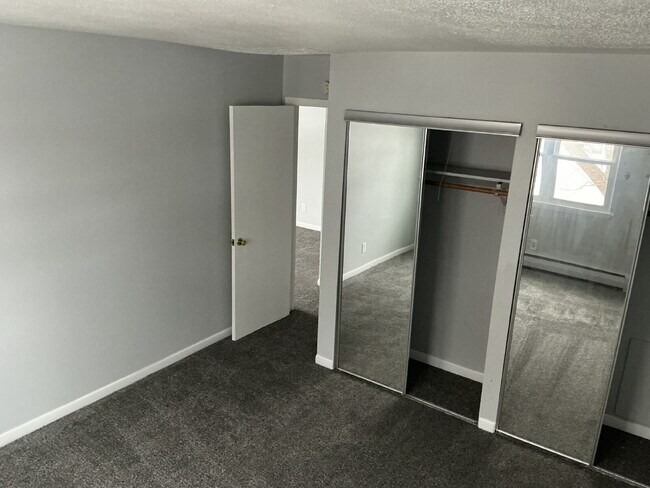Foto del edificio - Spacious One-Bedroom unit on Pullman Ave!