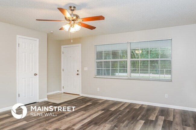 Foto del edificio - 6576 4th Ln