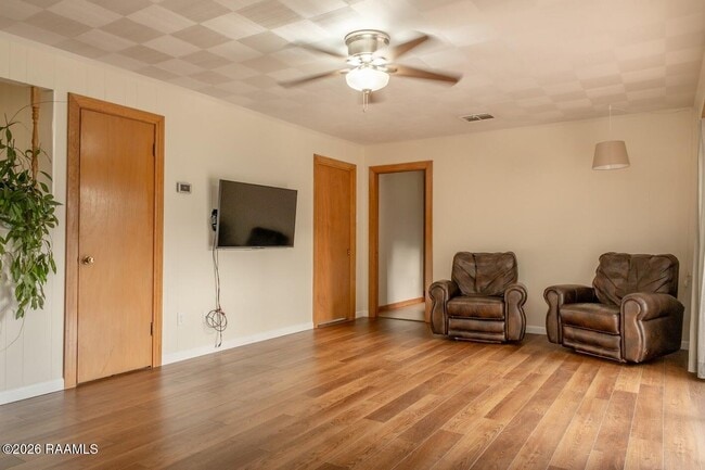 Foto del edificio - 118 S Demanade Blvd