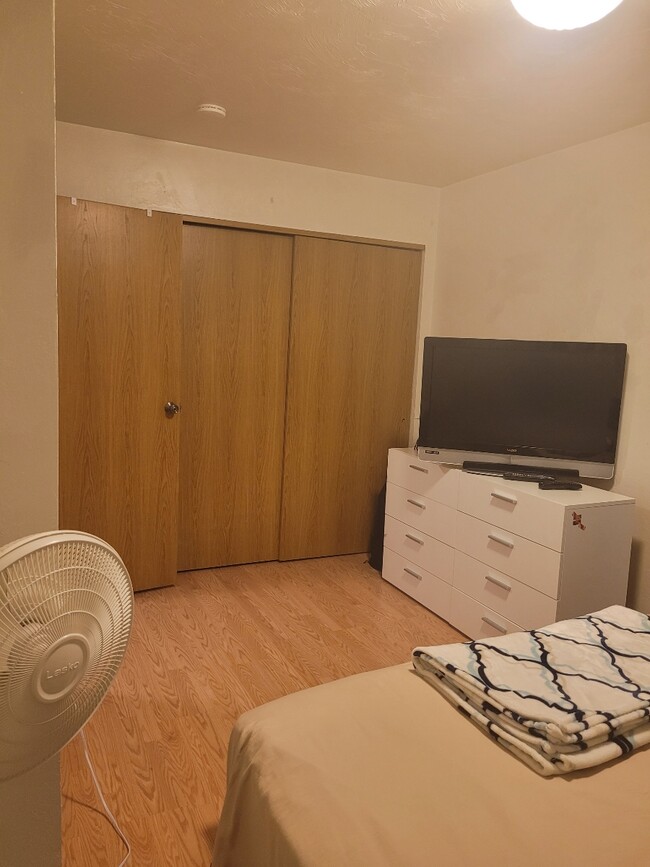 Master Bedroom - 1018 Dogwood St