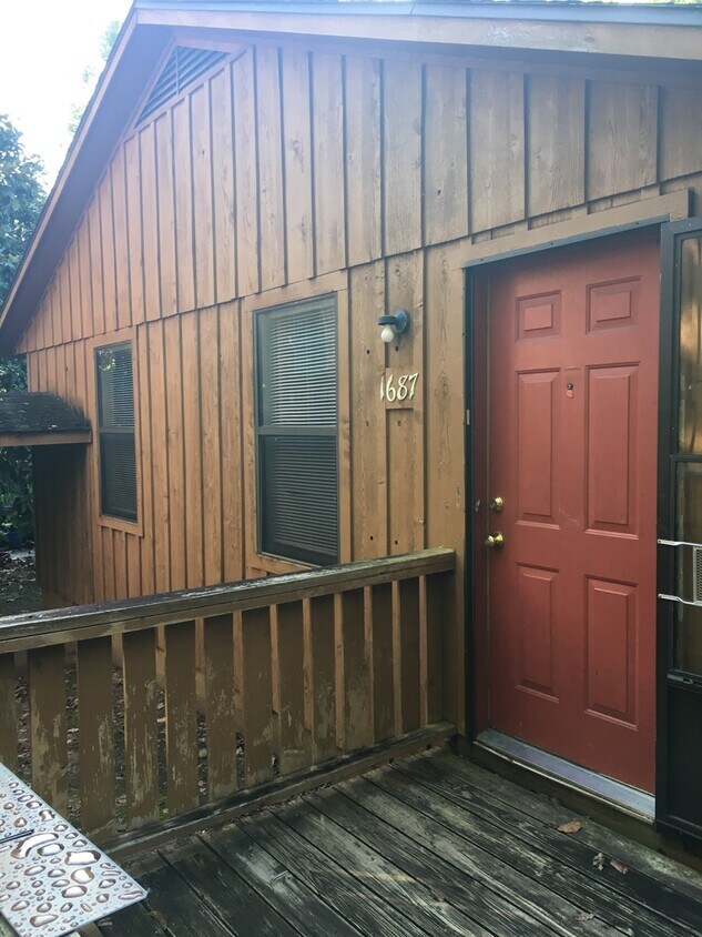 Foto principal - Cozy 2Br/1Ba House tucked away just off SW...