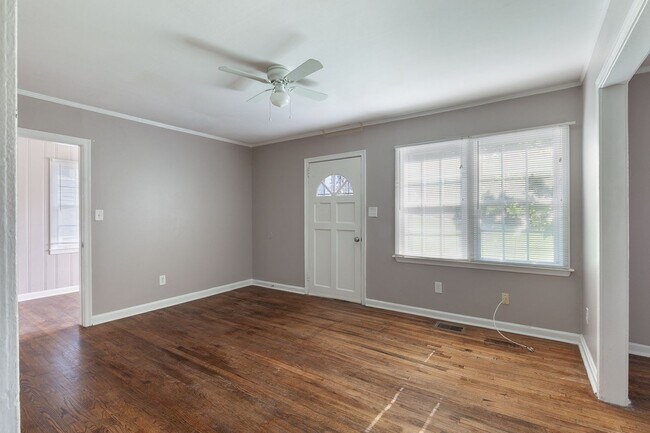 Foto del edificio - Charming Renovated Bungalow in Grove Park ...