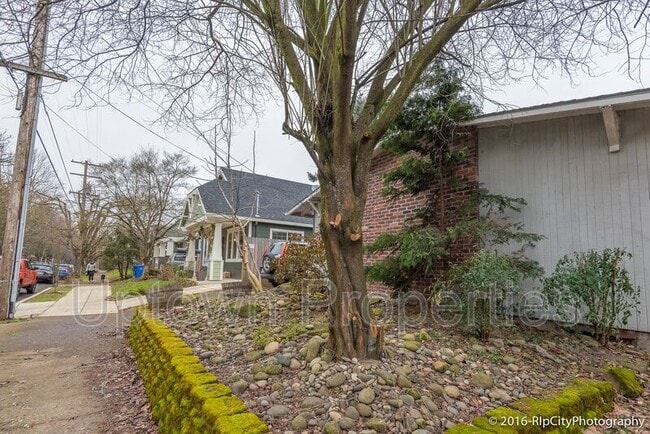 Building Photo - 3440 SE 8th Ave