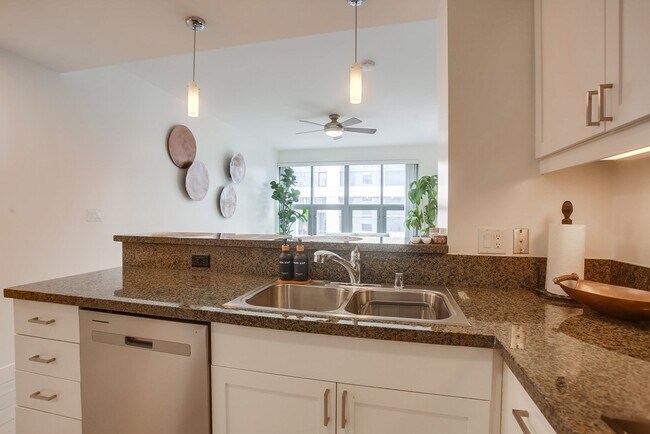 Foto del edificio - 1150 J St