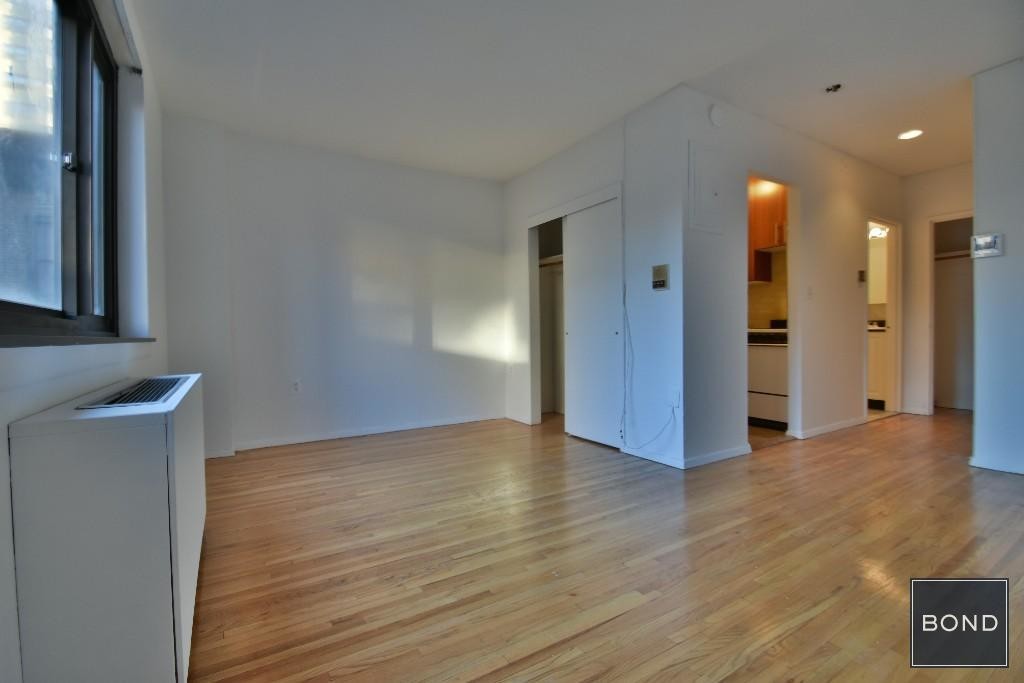 Primary Photo - 207 E 27th St