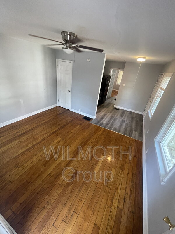 Foto del edificio - 615 N Tibbs Ave