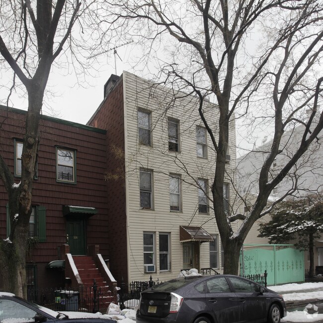 Foto del edificio - 106 Huron St