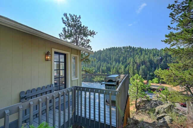 Building Photo - 28134 Kinnikinick Rd